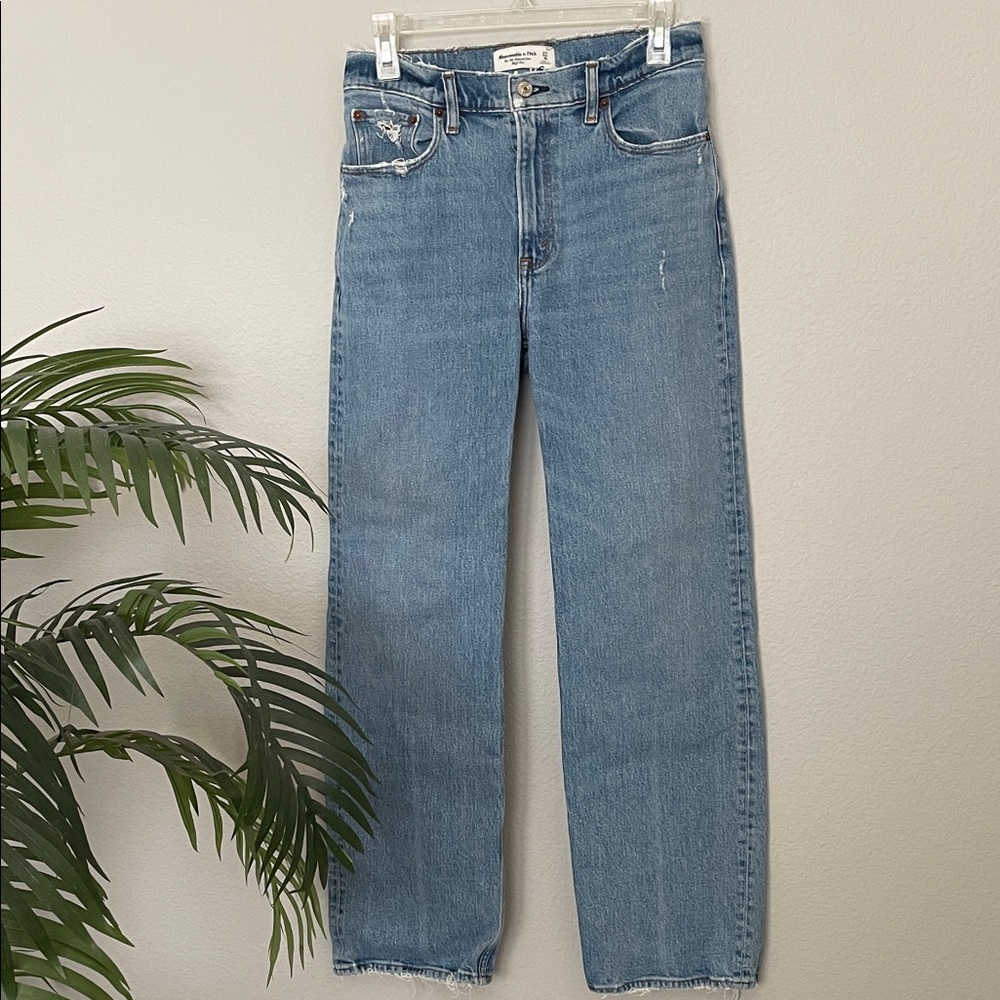 Abercrombie & Fitch Light Blue Straight Leg Jeanso